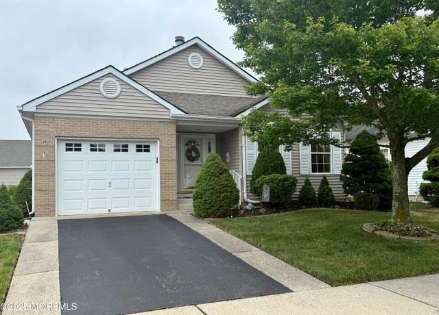 Property at 4 Cancun St, Toms River, NJ 08757, 2 beds, 2 baths