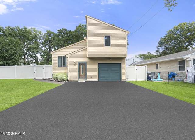 Property at 512 Manchester St, Toms River, NJ 08757, 3 beds, 2.5 baths