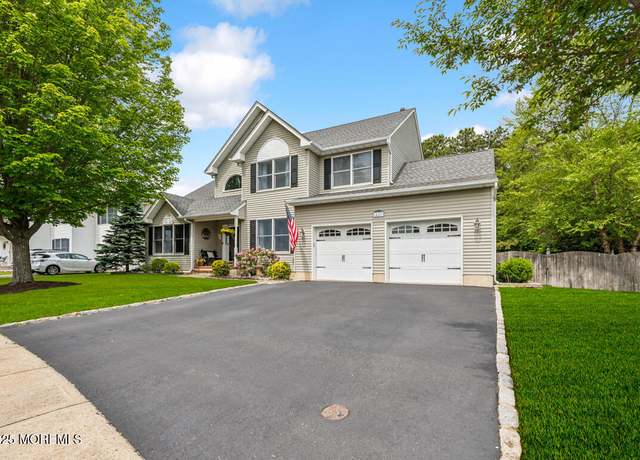 Property at 427 S Lake Ct, Brick, NJ 08724, 4 beds, 2.5 baths