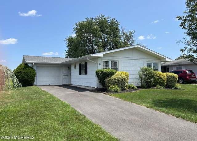 Property at 5 Lamb Rd, Brick, NJ 08724, 2 beds, 1.5 baths