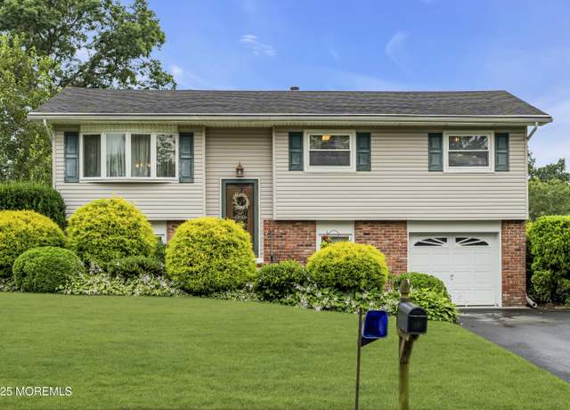 Property at 545 Duchess Ct, Toms River, NJ 08753, 4 beds, 1.5 baths