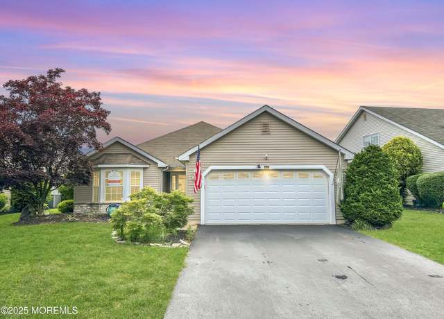 Property at 143 Skyline Dr, Lakewood, NJ 08701, 3 beds, 2.5 baths