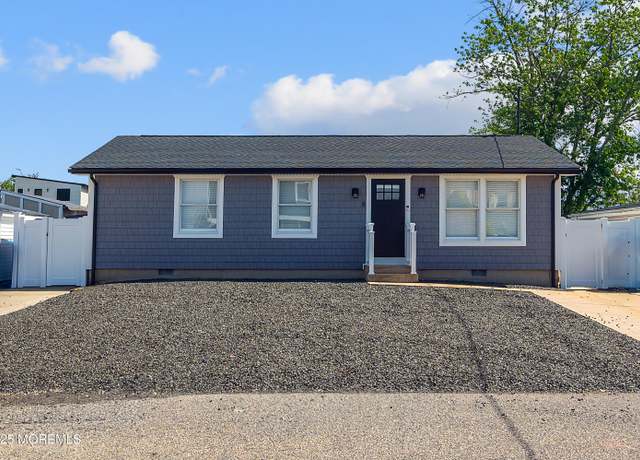 Property at 8 Navarra Dr, Brick, NJ 08723, 3 beds, 1.5 baths
