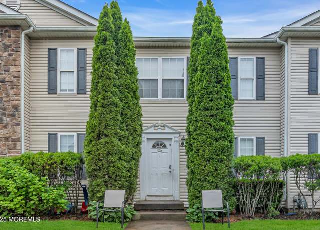 Property at 56 Aspen Ct, Lakewood, NJ 08701, 3 beds, 3.5 baths