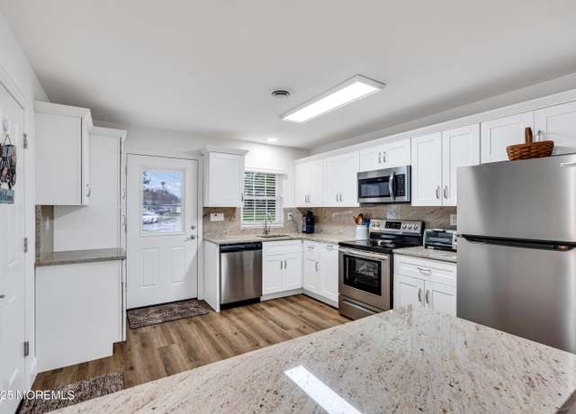 Property at 25B Yorkshire Ct, Manchester, NJ 08759, 2 beds, 1.5 baths