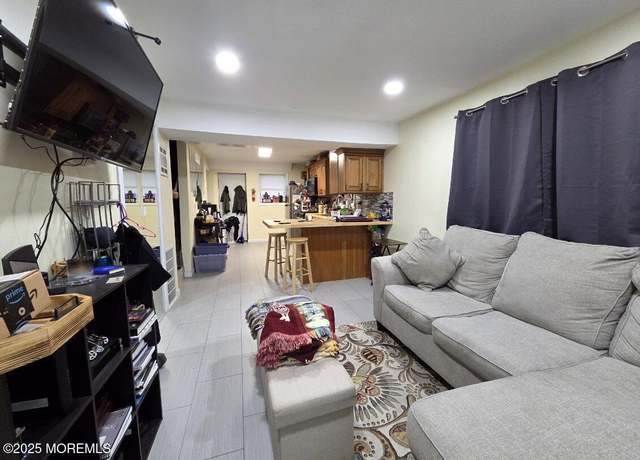 Property at 37 Beachway Ave, Keansburg, NJ 07734, 1 bed, 1 bath