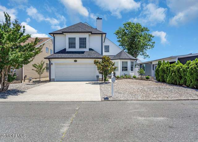 Property at 17 W Coral Dr, Brick, NJ 08723, 3 beds, 2.5 baths
