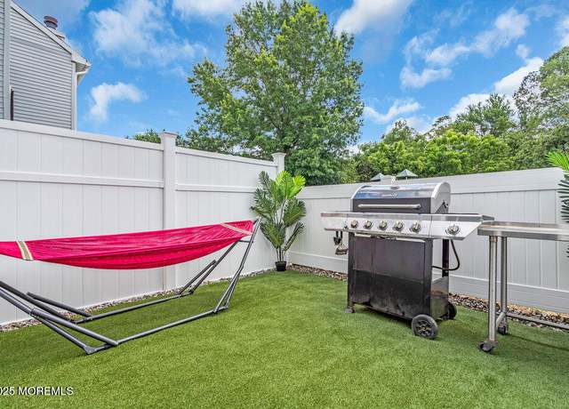Property at 53 Renee Ct, Jackson, NJ 08527, 2 beds, 1.5 baths