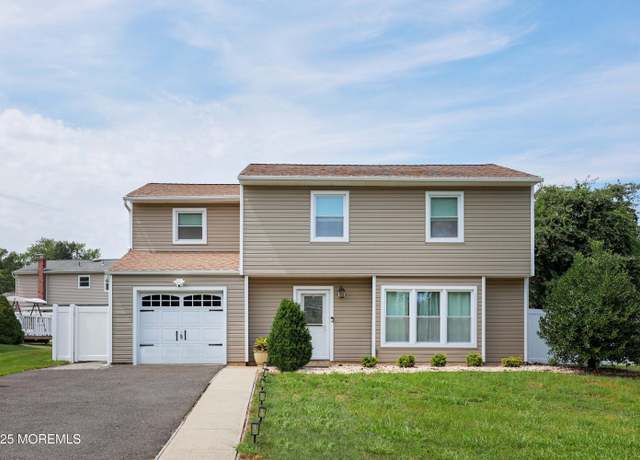 Property at 4 Meadow Ct, Hazlet, NJ 07730, 4 beds, 2.5 baths