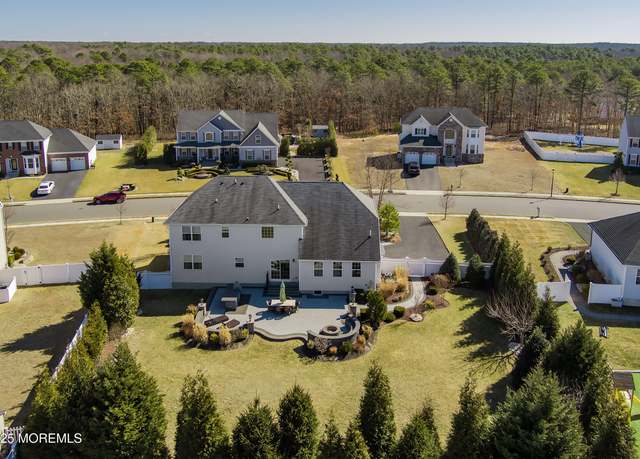 Property at 18 Bellagio Rd, Jackson, NJ 08527, 4 beds, 2.5 baths