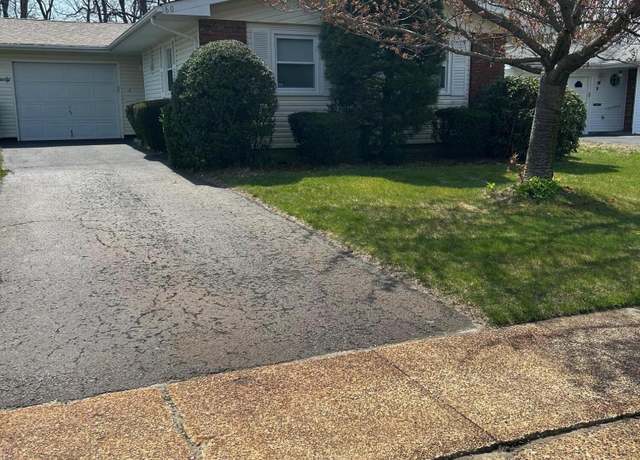 Property at 60 Central Blvd, Brick, NJ 08724, 2 beds, 1.5 baths