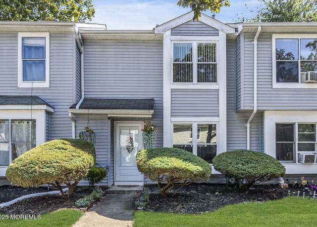 Property at 422 Woodlake Manor Dr, Lakewood, NJ 08701, 2 beds, 1.5 baths