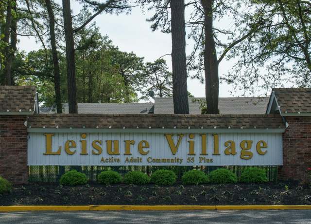 Property at 30F Cambridge Ct, Lakewood, NJ 08701, 2 beds, 1 bath