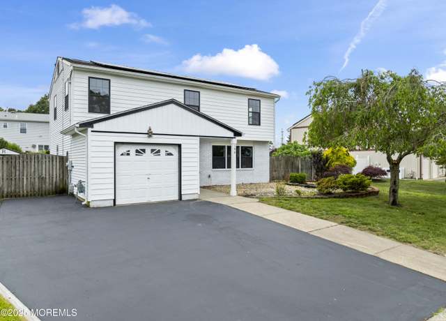 Property at 190 Ravenwood Blvd, Barnegat, NJ 08005, 4 beds, 1.5 baths