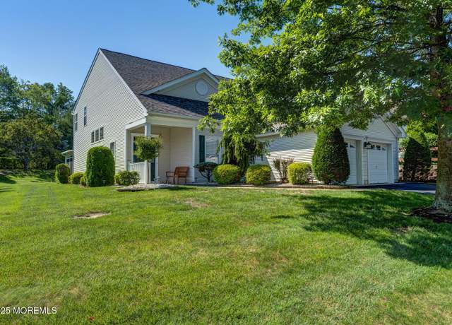 Property at 18 Morningside Ct, Lakewood, NJ 08701, 4 beds, 3 baths