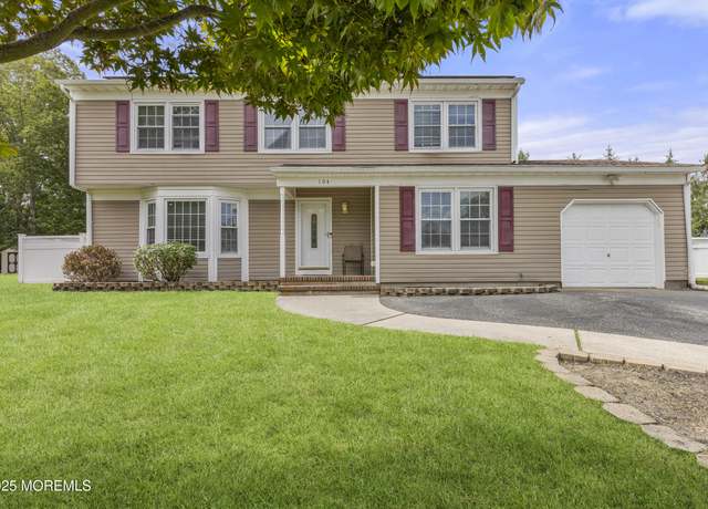Property at 104 Dale Ct, Manchester, NJ 08759, 4 beds, 2.5 baths