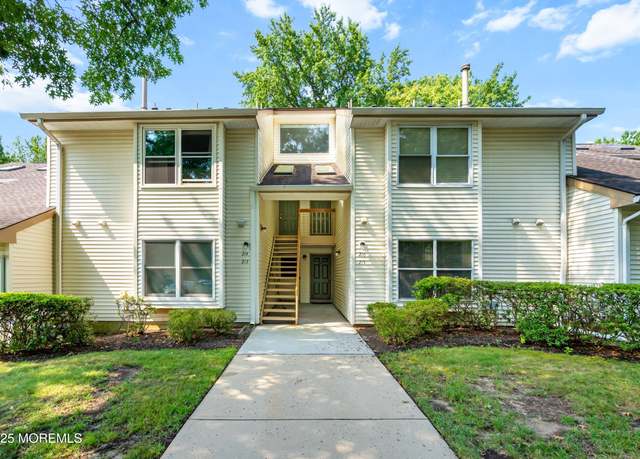 Property at 215 Ravenswood Rd, Englishtown, NJ 07726, 1 bed, 1.5 baths