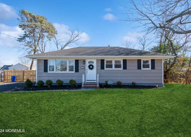 Property at 1109 Seaman Ave, Beachwood, NJ 08722, 3 beds, 1.5 baths