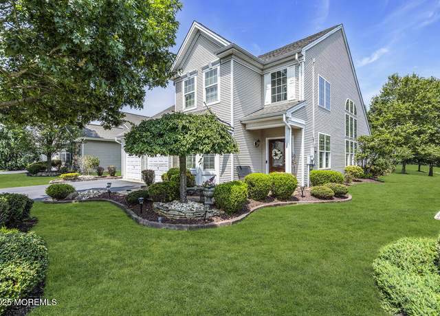 Property at 10 Balmoral Dr, Jackson, NJ 08527, 3 beds, 3 baths