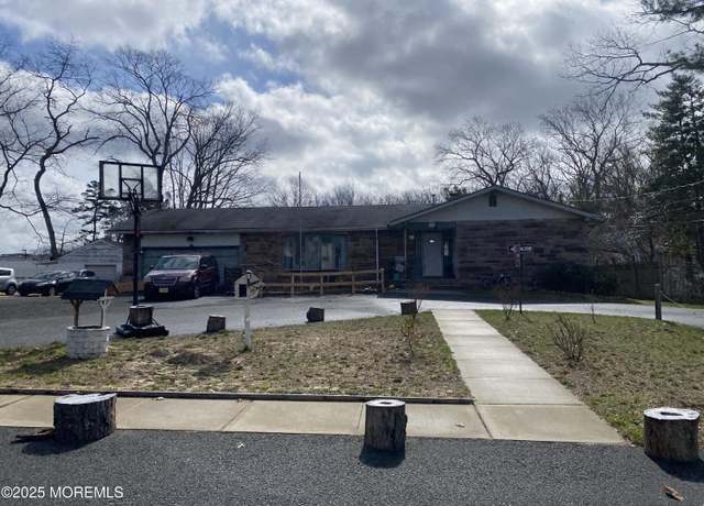 Property at 45 Pawnee Rd, Lakewood, NJ 08701, 4 beds, 2 baths