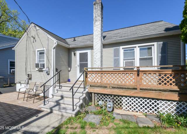 Property at 729 Cliffwood Ave, Keyport, NJ 07735, 3 beds, 1 bath