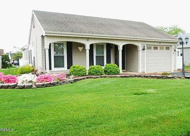 Property at 27 Wycombe Way, Manchester, NJ 08759, 2 beds, 2 baths