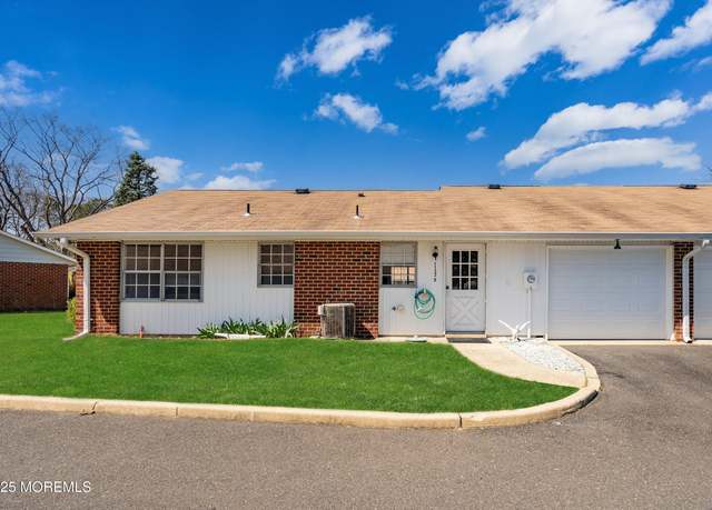 Property at 1133D Argyll Cir, Lakewood, NJ 08701, 2 beds, 1 bath