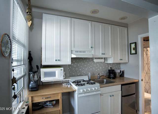 Property at 5600 Seaview Ave, Wildwood Crest, NJ 08260, 1 bath