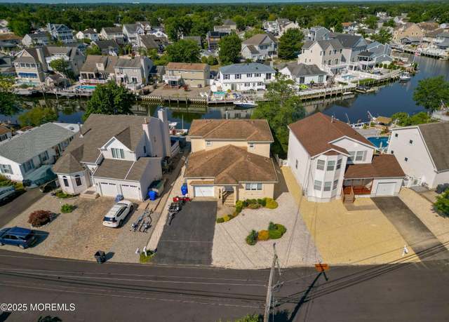 Property at 134 Royal Dr, Brick, NJ 08723, 4 beds, 4 baths