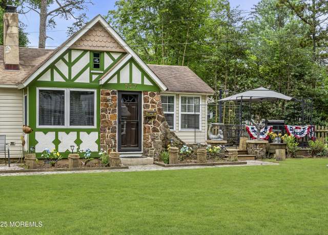 Property at 337 Osage Dr, Brick, NJ 08724, 2 beds, 1 bath