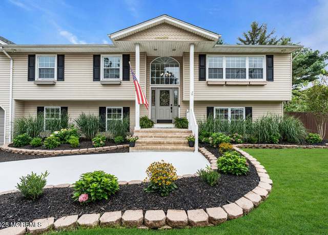 Property at 61 Lynn Dr, Toms River, NJ 08753, 6 beds, 3.5 baths