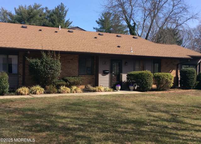 Property at 8 Middlebrook Ct, Red Bank, NJ 07701, 2 beds, 1.5 baths