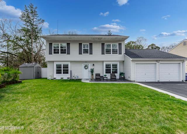 Property at 601 Weston Dr, Toms River, NJ 08755, 4 beds, 2.5 baths