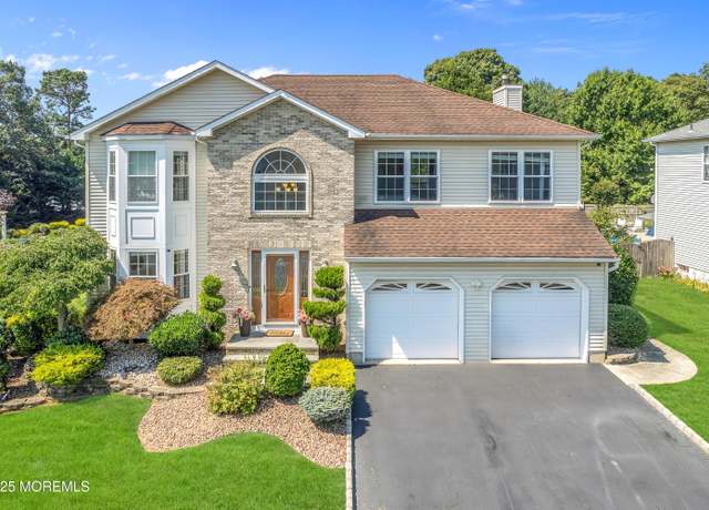 Property at 4 Diamond Ln, Howell, NJ 07731, 4 beds, 2.5 baths