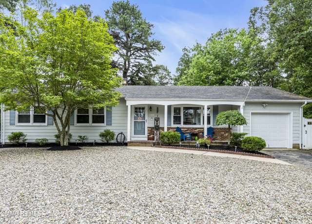 Property at 640 Broadway Blvd, Toms River, NJ 08757, 3 beds, 2 baths