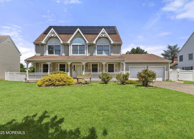 Property at 128 Mapletree Rd, Toms River, NJ 08753, 3 beds, 3.5 baths