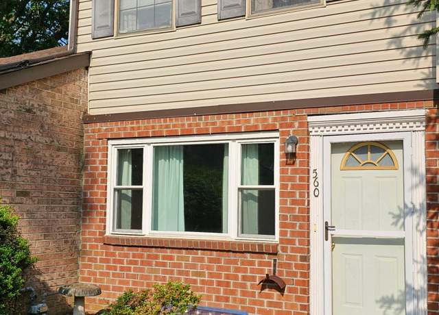 Property at 560 Labanna Ct, Brick, NJ 08724, 2 beds, 1.5 baths