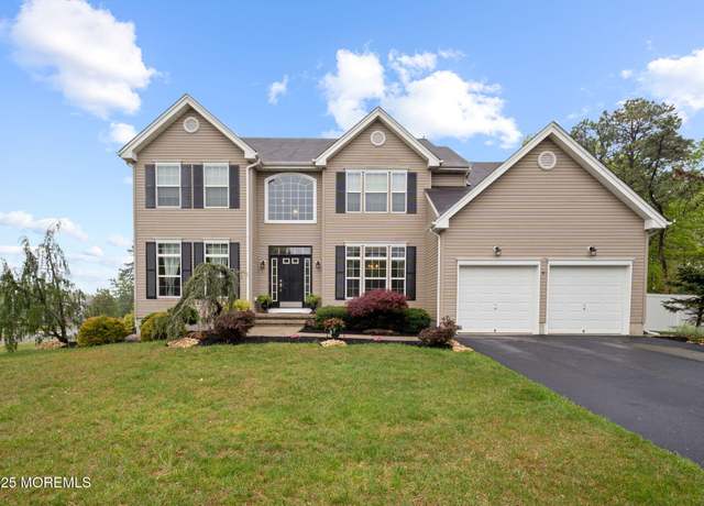 Property at 10 Jennifer Ln, Barnegat, NJ 08005, 4 beds, 2.5 baths