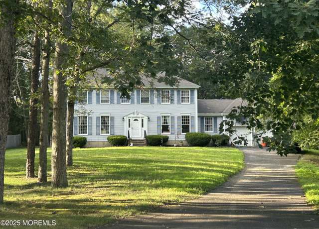 Property at 10 Brentwood Dr, Jackson, NJ 08527, 5 beds, 2.5 baths