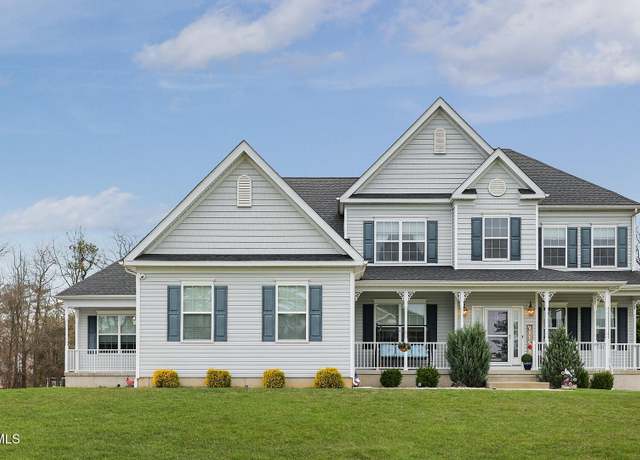 Property at 10 Colliers Ct, Jackson, NJ 08527, 5 beds, 3.5 baths