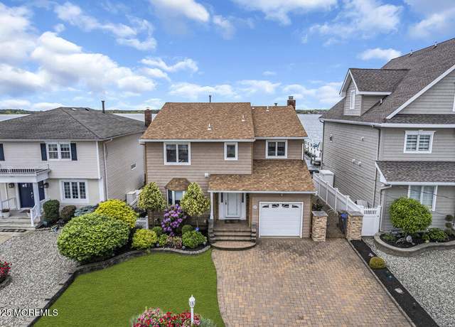 Property at 221 Bay Stream Dr, Toms River, NJ 08753, 5 beds, 2.5 baths