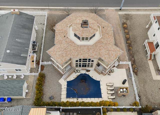 Property at 7463 Ocean Dr, Avalon, NJ 08202, 5 beds, 3 baths