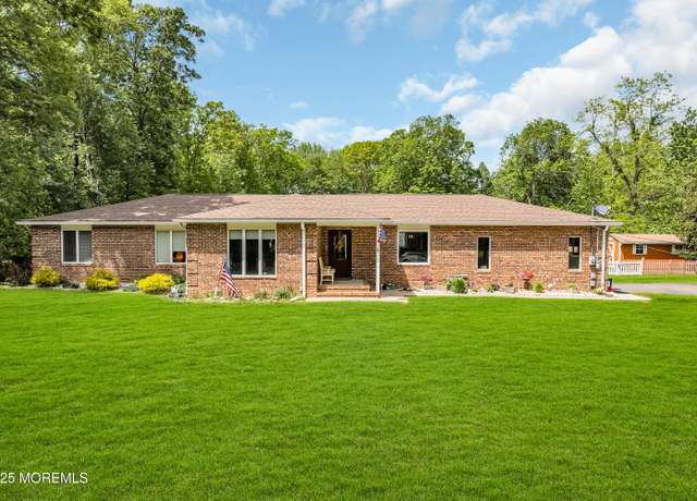 Property at 3 Stoney Brook Trl, Howell, NJ 07731, 3 beds, 2 baths