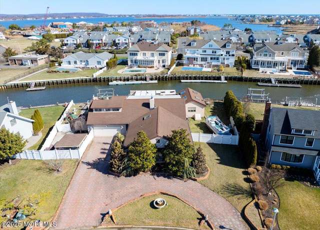 Property at 18 Gull Point Rd, Monmouth Beach, NJ 07750, 5 beds, 3.5 baths
