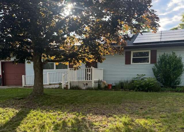 Property at 9 Green Ridge Dr, Toms River, NJ 08757, 2 beds, 1.5 baths