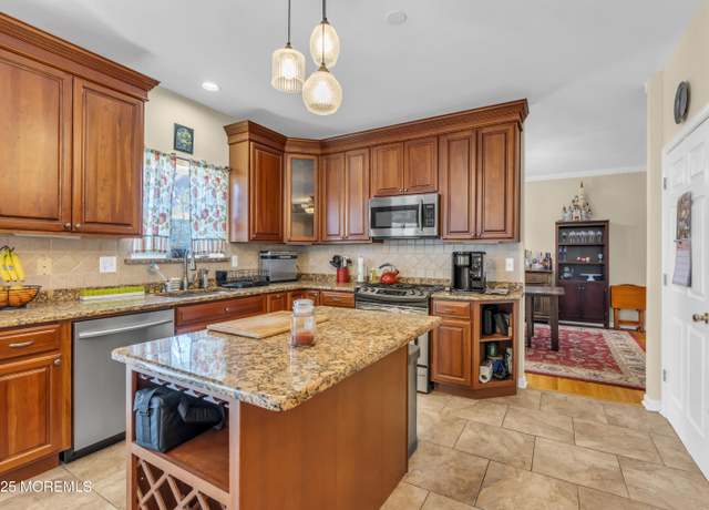 Property at 7 Highland Dr, Jackson, NJ 08527, 4 beds, 3 baths