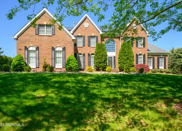 Property at 291 Round Hill Dr, Freehold, NJ 07728, 5 beds, 3.5 baths