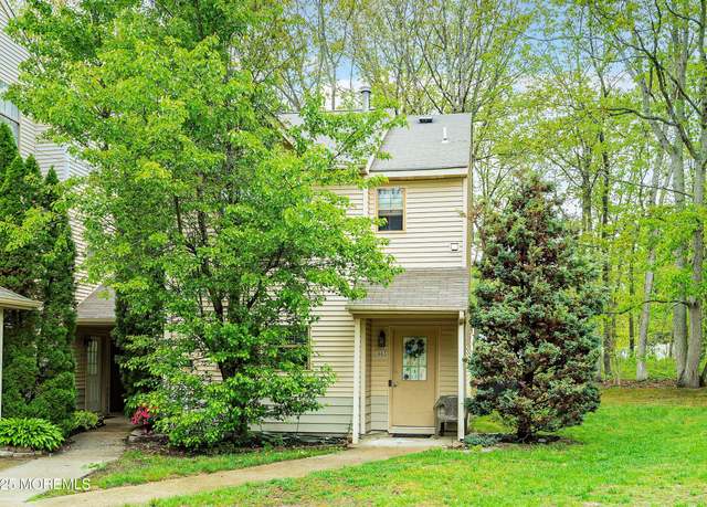 Property at 905 Violet Ln, Jackson, NJ 08527, 2 beds, 1.5 baths