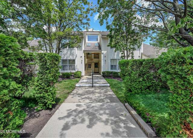 Property at 175 Forsythia Ln, Englishtown, NJ 07726, 1 bed, 1.5 baths