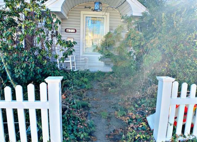 Property at 28 Messenger St, Toms River, NJ 08753, 3 beds, 1.5 baths